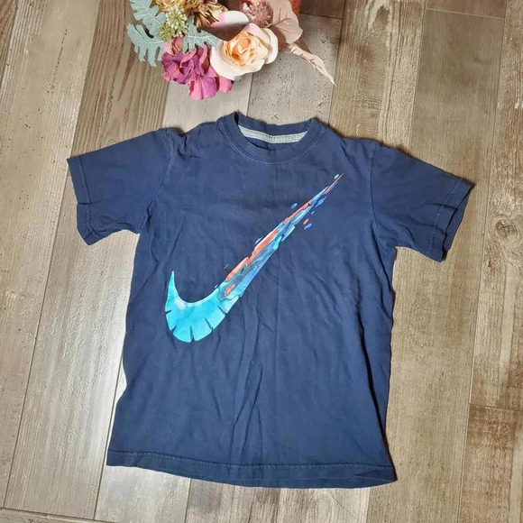 Nike Swoosh Graphic Boys Tee Size Small 8/9 - Picture 5 of 9